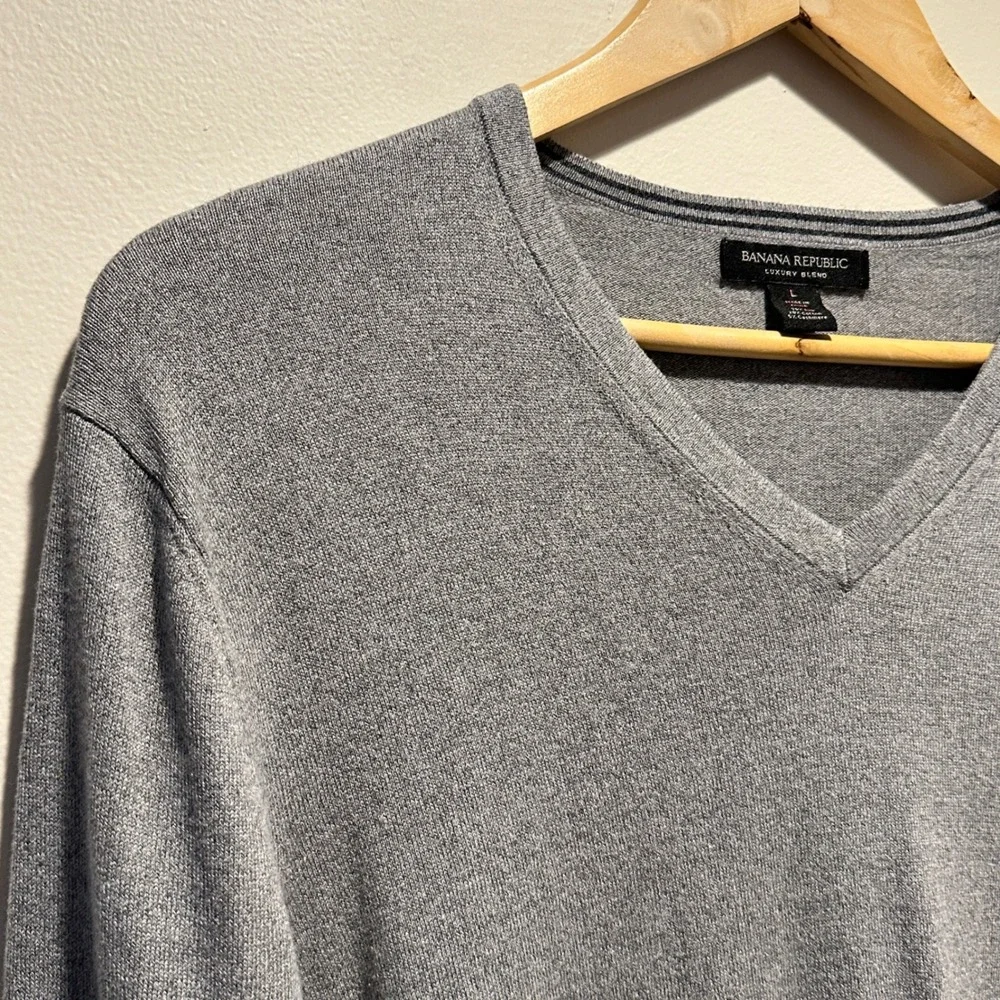 Banana Republic V-Neck Sweater Mens Large Silk Cotton Cashmere Gray Luxury Blend